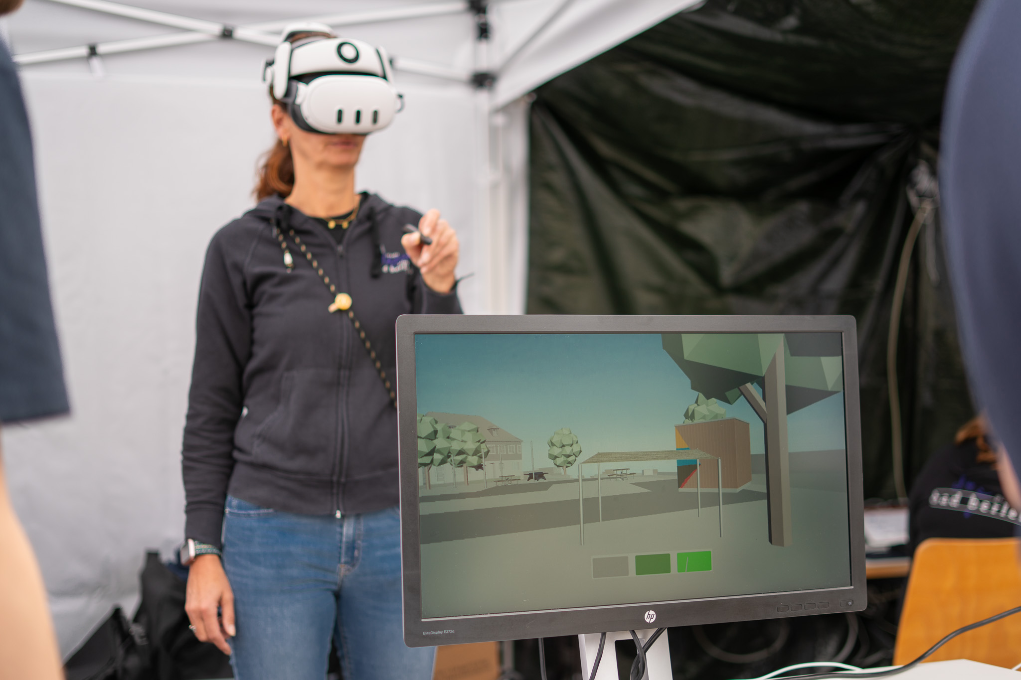 Nutzerin bei Verwendung der VR-Anwendung